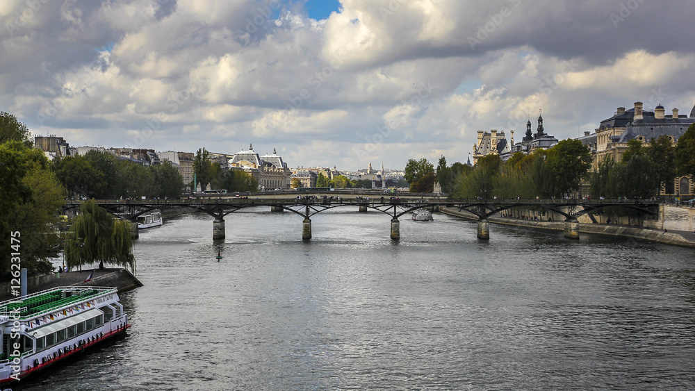 Obraz premium View from Paris, Senna