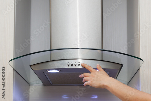 фотографія Included light on the extractor hood