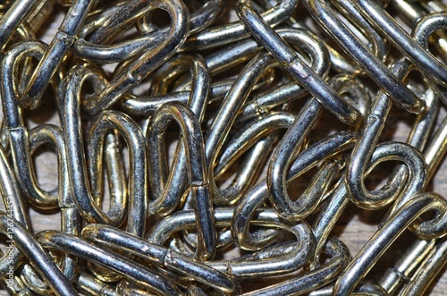 Magnified chain / Magnified chain photographed using the flash on the work table.