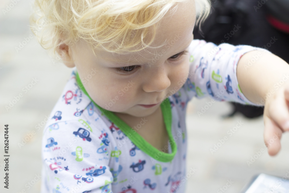 The child learns with interest the outside world The child learns with interest the outside world
