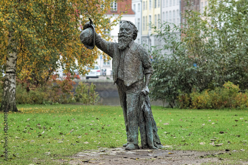 Obraz na płótnie Johannes Brahms statue in Lubeck, Germany w salonie