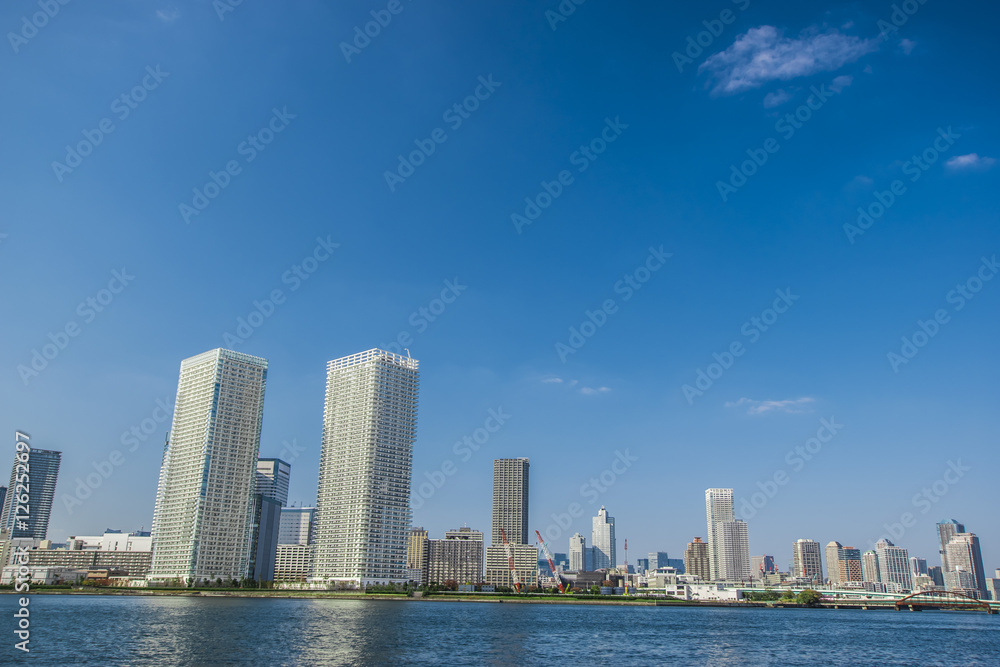 Fototapeta premium ベイエリアの高層マンション