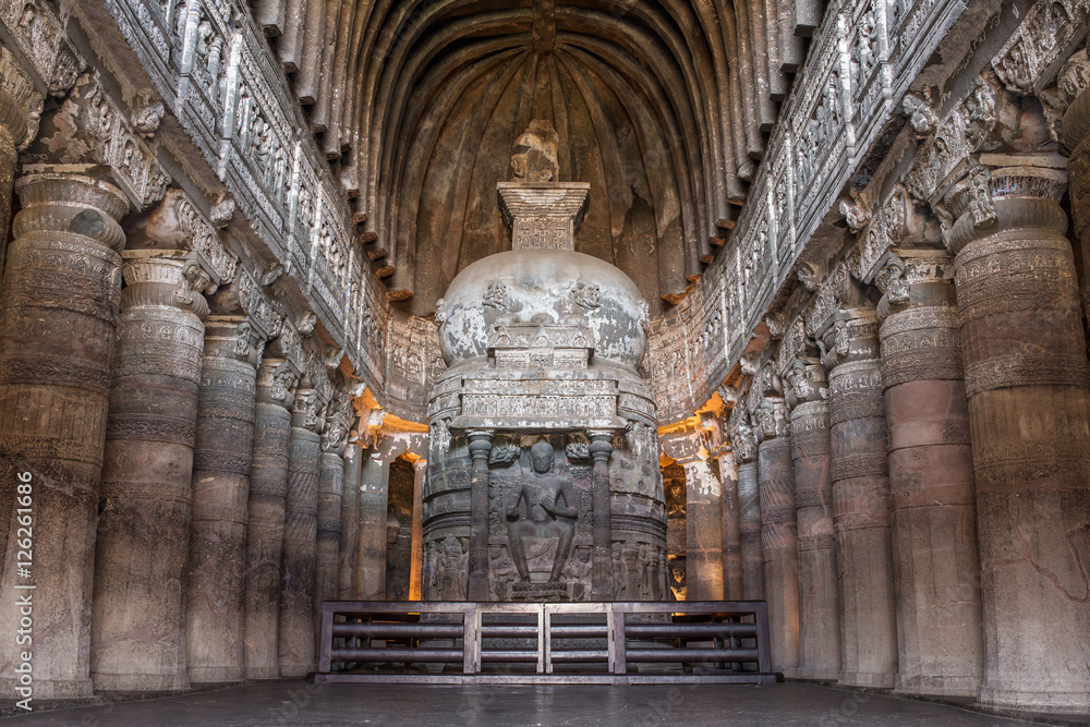 Φωτογραφία Statue of Buddha in Ajanta caves near Aurangabad, Maharashtra st