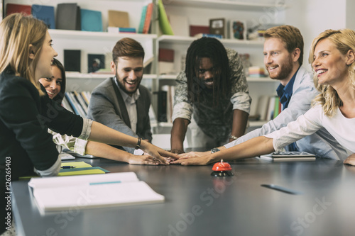 Bilde på lerret Dedication and teamwork lead to success