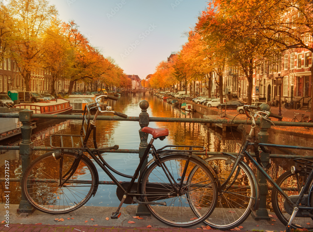 Fototapeta premium Evening over Amsterdam canals