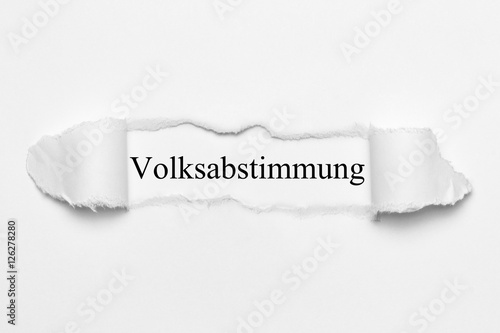 Volksabstimmung auf weißen gerissenen Papier photo