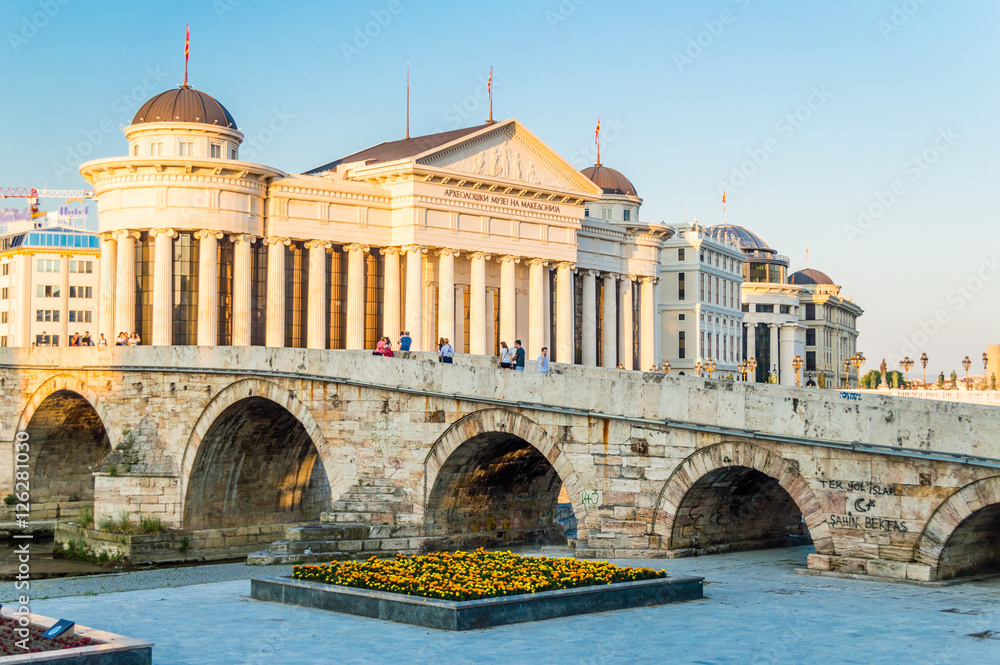 Obraz premium Archaeological Museum of Macedonia and Stone Bridge in downtown of Skopje