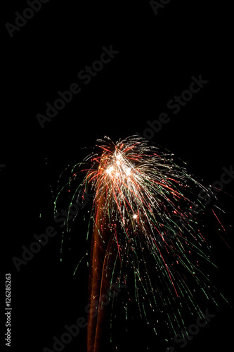 Fuegos artificiales por la noche