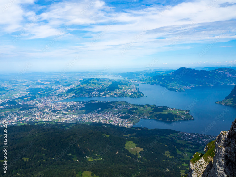 vistas desde el monte Pilatus del lago de los cuatro cantones en Lucerna, Suiza, verano de 2016 OLYMPUS DIGITAL CAMERA