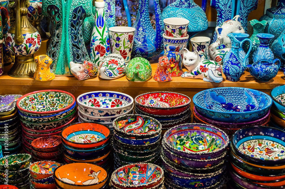 Colorful Turkish dishes in the Grand Bazaar of Istanbul, Turkey Colorful Turkish dishes in the Grand Bazaar of Istanbul, Turkey