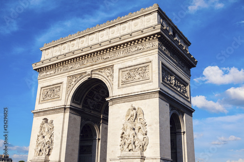 Arc de Triomphe in Paris © Henryk Sadura