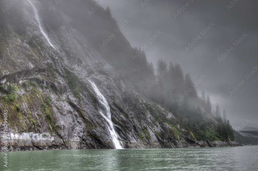 Obraz premium Waterfall and Fog, The Vestibule, Fords Terror, Alaska