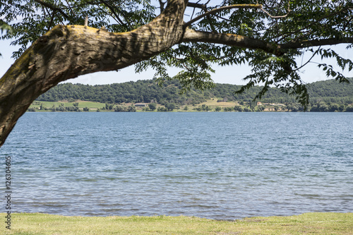 Panorama in riva al lago