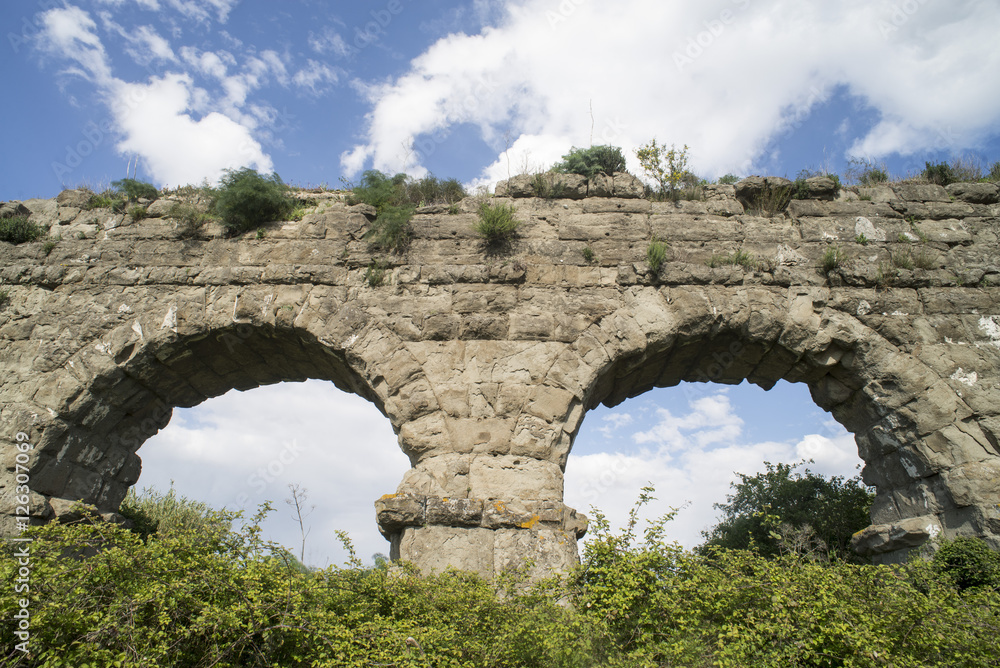 Archi di un acquedotto romano 