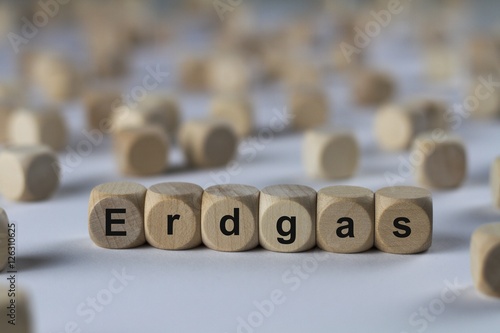 Erdgas - Holzwürfel mit Buchstaben photo