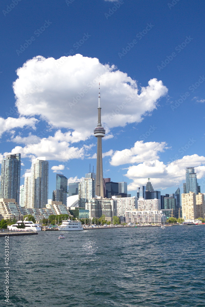 Obraz premium Toronto waterfront, Ontario, Canada - July 3: View of Toronto do