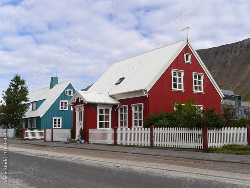 Wohnhäuser in der Stadt Ísafjörður in Island