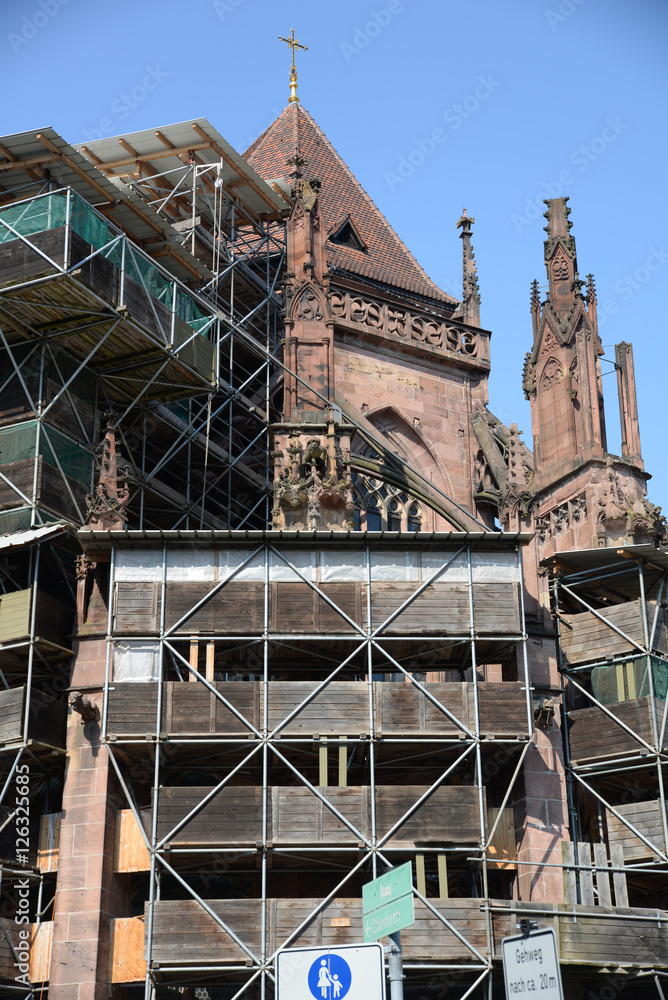 Baugerüst am Freiburger Münster Baugerüst am Freiburger Münster