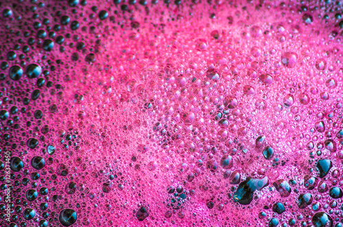 Billede på lærred Bubbles the wort red wine during fermentation