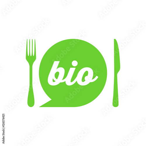 Icono plano bio con cubiertos verde sobre fondo blanco