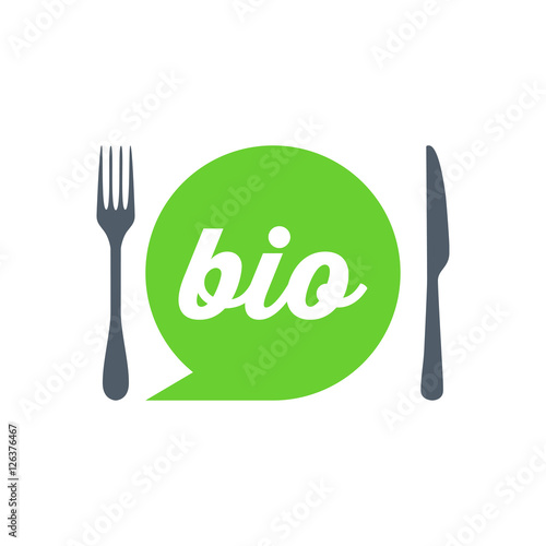 Icono plano bio verde con cubiertos sobre fondo blanco