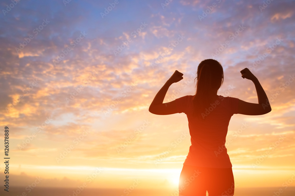 Fototapeta premium silhouette of woman feel free