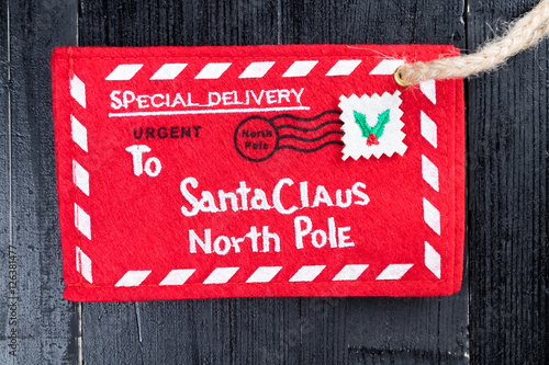Obraz na płótnie Red letter to Santa Claus envelope with jute twine attached. w salonie