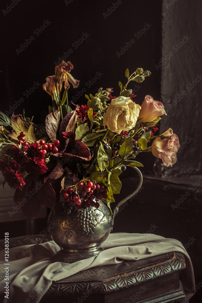 Obraz premium Still life with autumn flowers