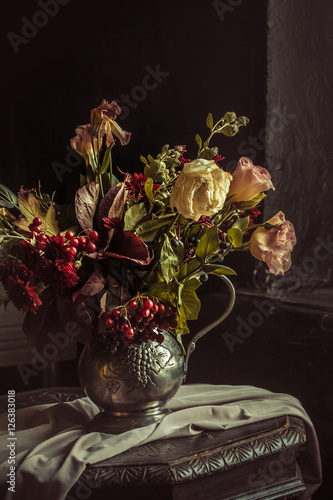 Fototapeta Naklejka Na Ścianę i Meble -  Still life with autumn flowers