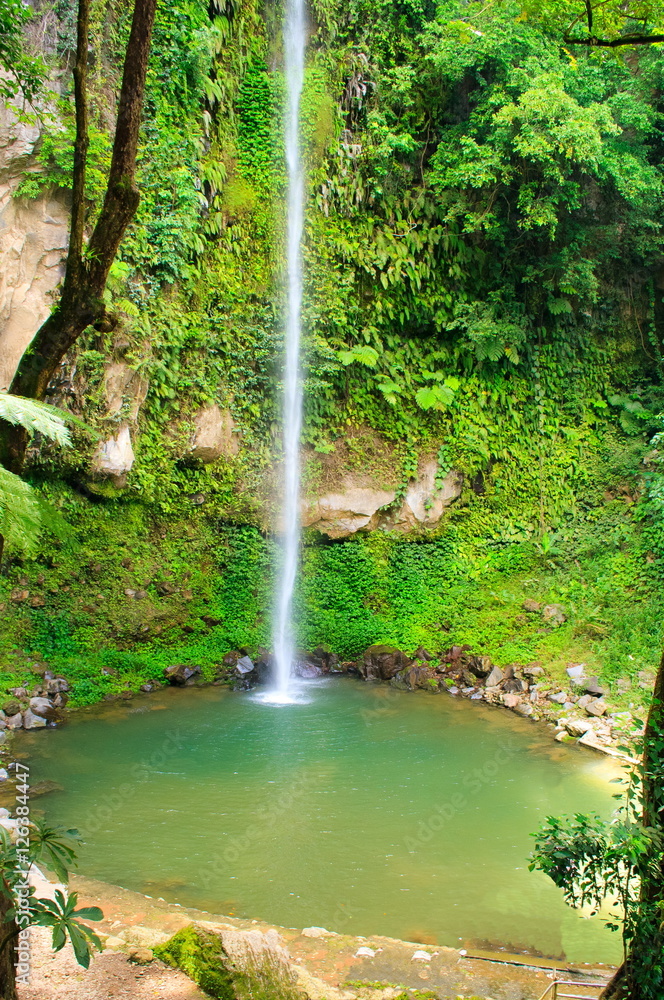 Fototapeta premium Katibawasan Falls. Philippine paradise. Camiguin island.