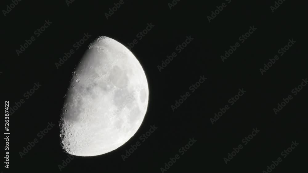 Half moon soon seen after sunset(no CG, no time lapse) Half moon soon seen after sunset(no CG, no time lapse)