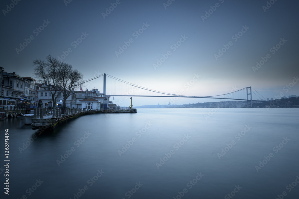 Naklejka premium Istanbul Bosphorus Bridge at sunset