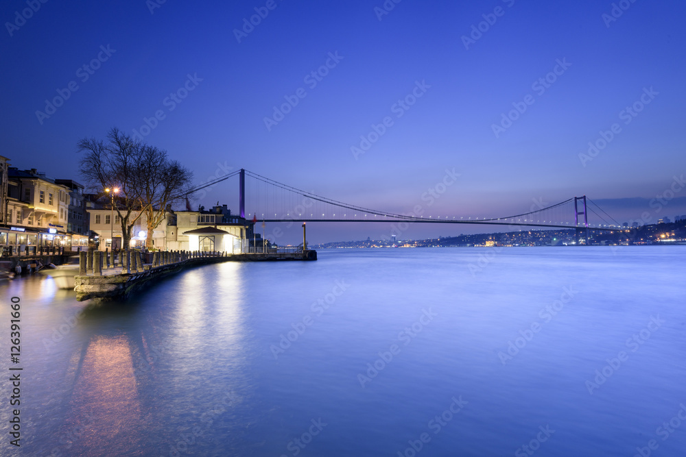 Fototapeta premium Istanbul Bosphorus Bridge at sunset