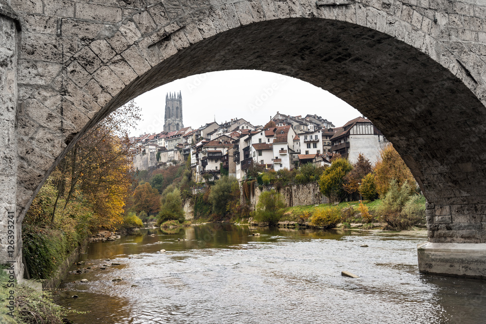 Altstadt im Herbst, Fribourg, Suisse 