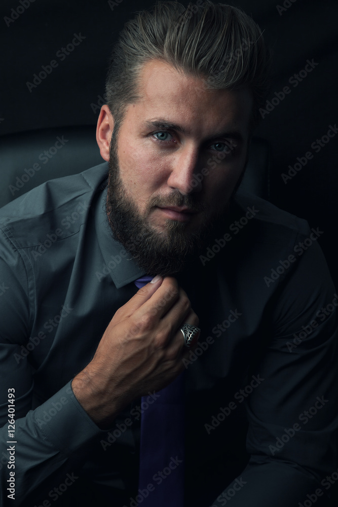 Portrait von attraktiven Mann Portrait von attraktiven Mann