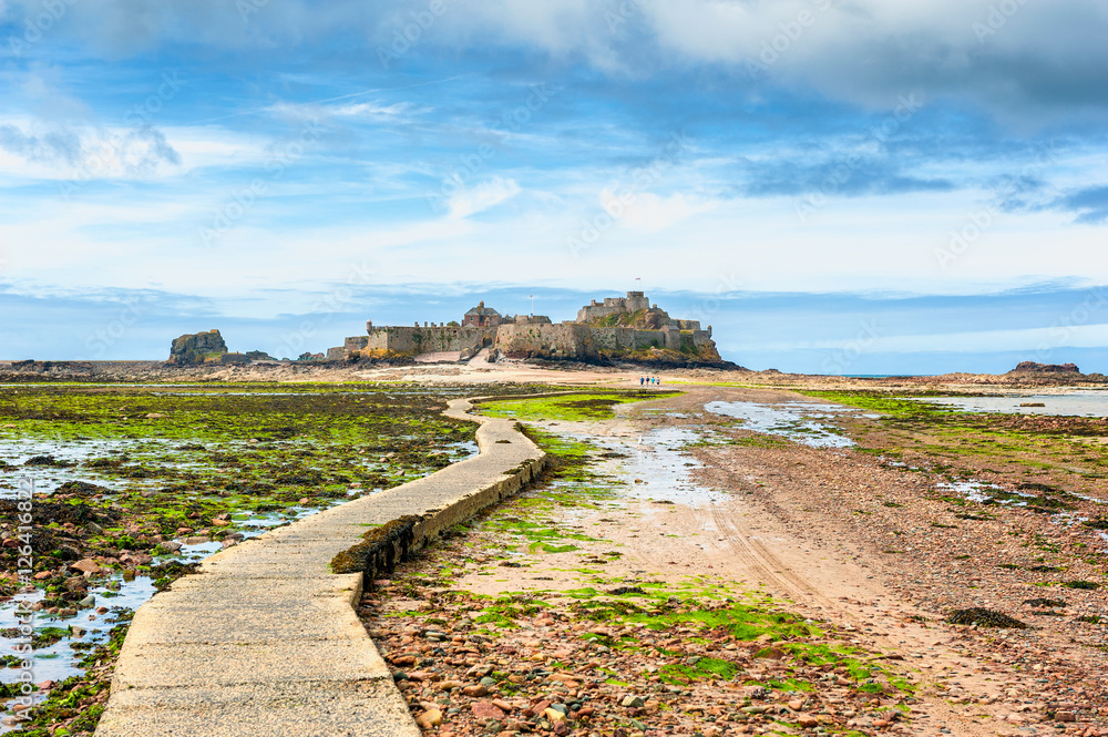 Low Tide footpath leading to Elizabeth Castle, off the coast of Saint Helier, Jersey, Channel Islands, UK.