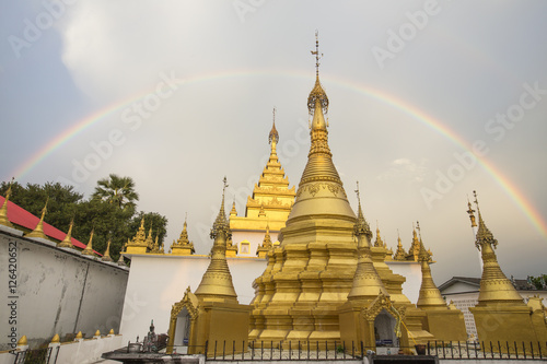 Εκτύπωση καμβά Rainbow over Golden Pagoda at Wat Thai Watthanaram in the evening light, Mae Sot