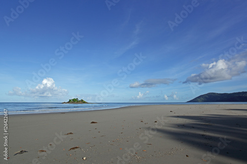 Plage australienne sur goal-coast avec île photo