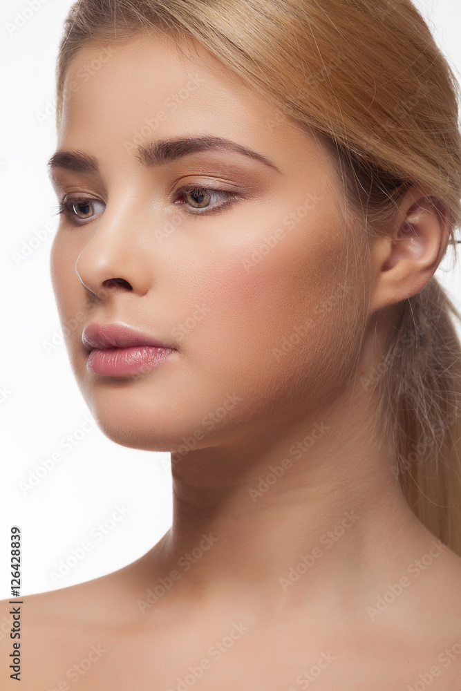 Fototapeta premium Beauitful woman with perfect skin and natural make up
