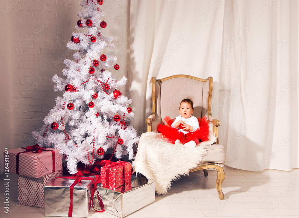 Obraz premium Baby with christmas background