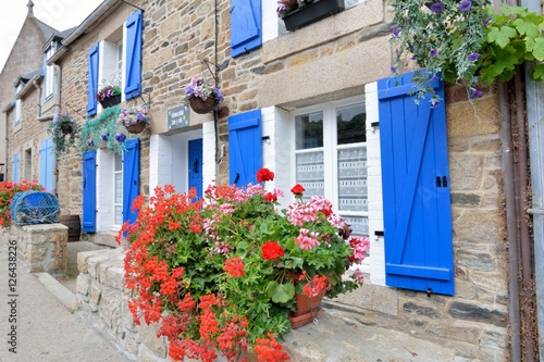 Fototapeta Naklejka Na Ścianę i Meble -  Devantures de maisons typiques de Bretagne