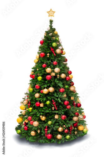 Geschmückter Weihnachtsbaum vor weißem Hintergrund