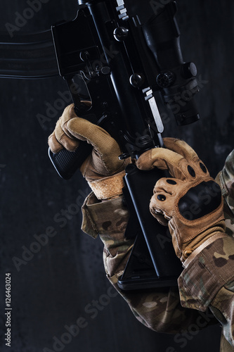 Cuadro en lienzo Airsoft Automatic rifle close up. Weapon in hands man