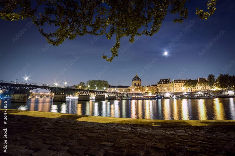 Fototapeta premium City lights in Paris