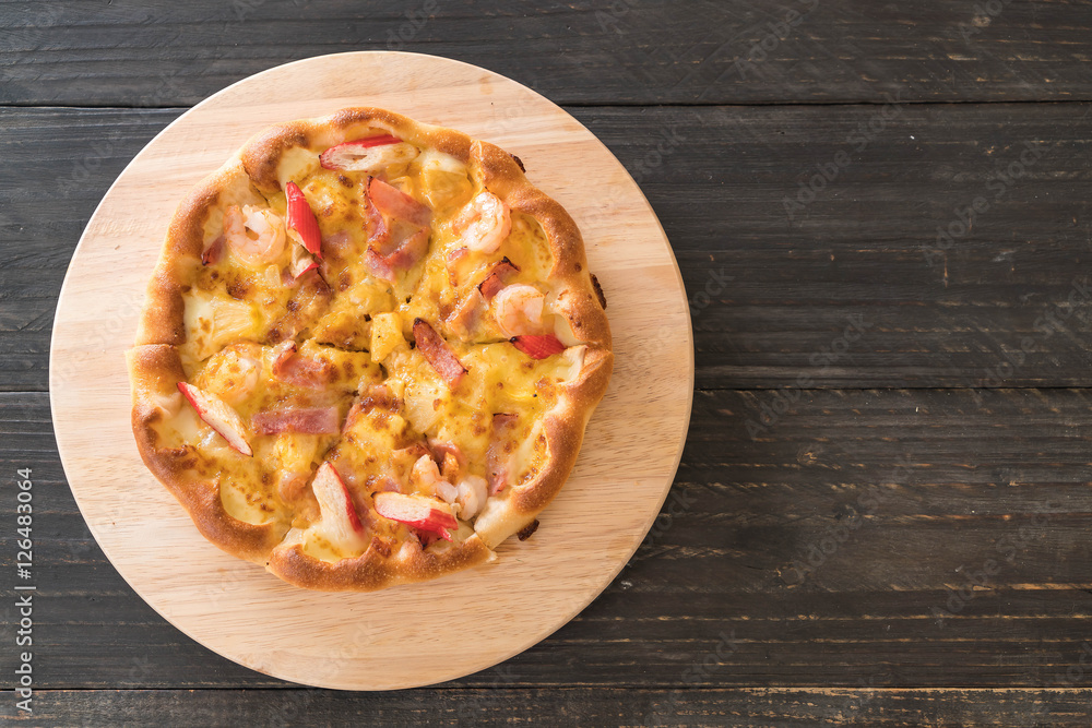 Homemade hawaiian seafood pizza Homemade hawaiian seafood pizza