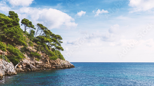 Idyllische Aussicht auf eine kleine Bucht in Mallorca photo