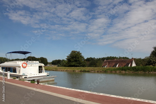  Châtillon-sur-Loire : canal latéral de La Loire. photo