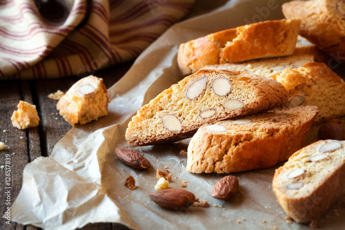 Fotografija Closeup of freshly baked Italian almond cantuccini biscuits with a small glass o
