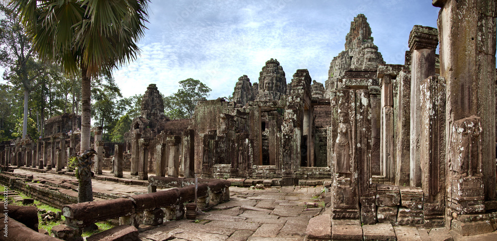 panoramic buddhist temple angkor wat cambodia