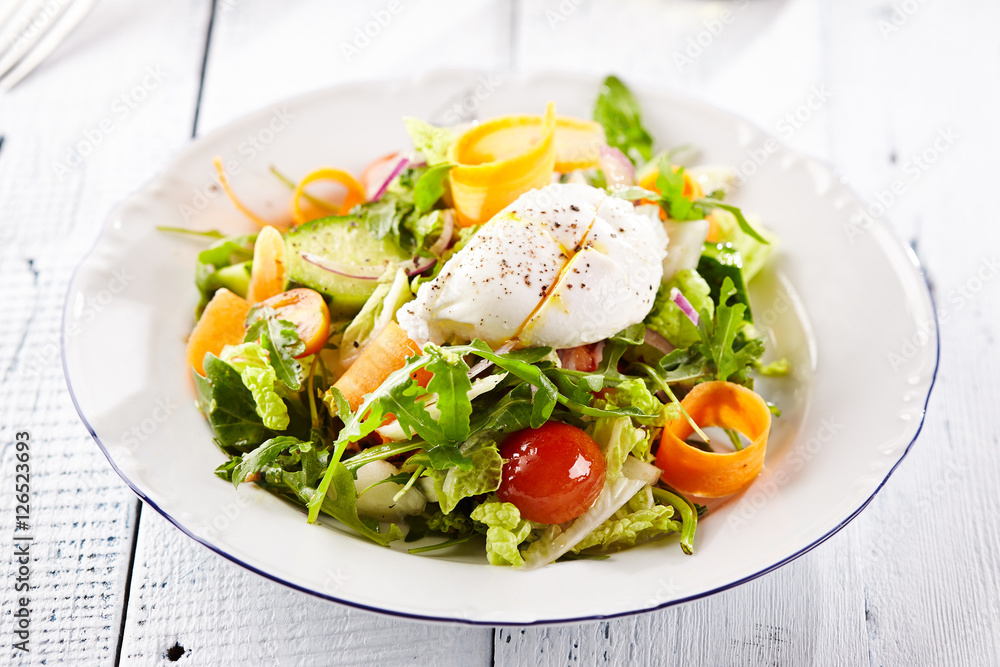 Vegetarian Salad with Poached Egg Vegetarian Salad with Poached Egg